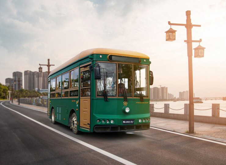 8.5m Vintage Bus